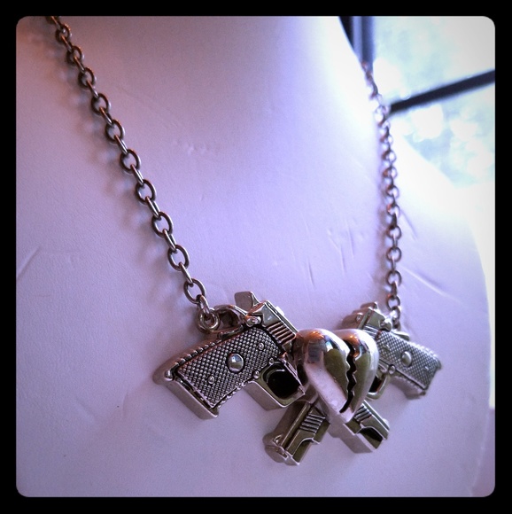 Jewelry - Silver Punk Double Pistol Broken Heart Necklace